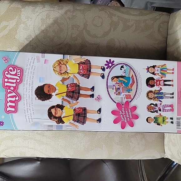 MY LIFE AS A FOREIGN POSEABLE LANGUAGE TUTOR DOLL IN BOX - Picture 5 of 9